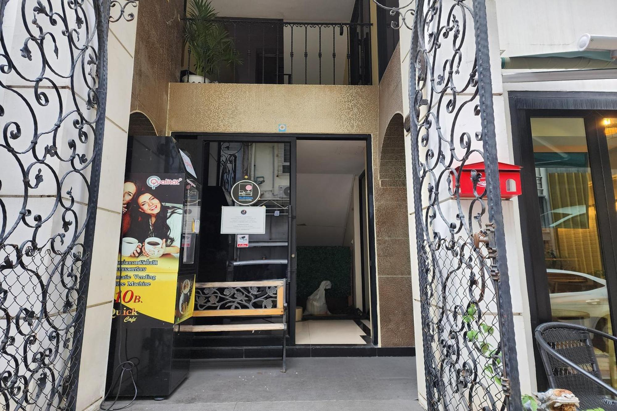 Bnb98 Silom Hotel Bangkok Kültér fotó